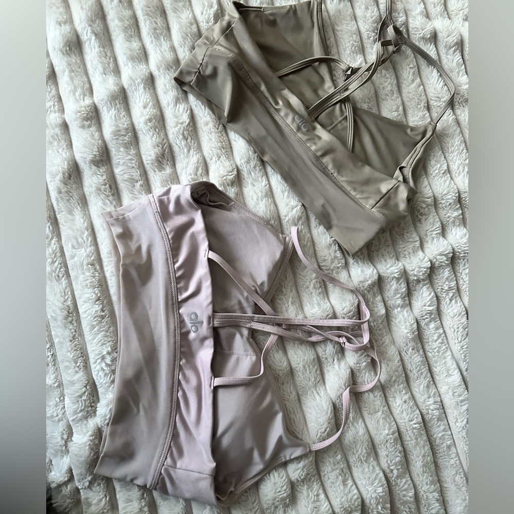 Alo yoga gym bras size medium